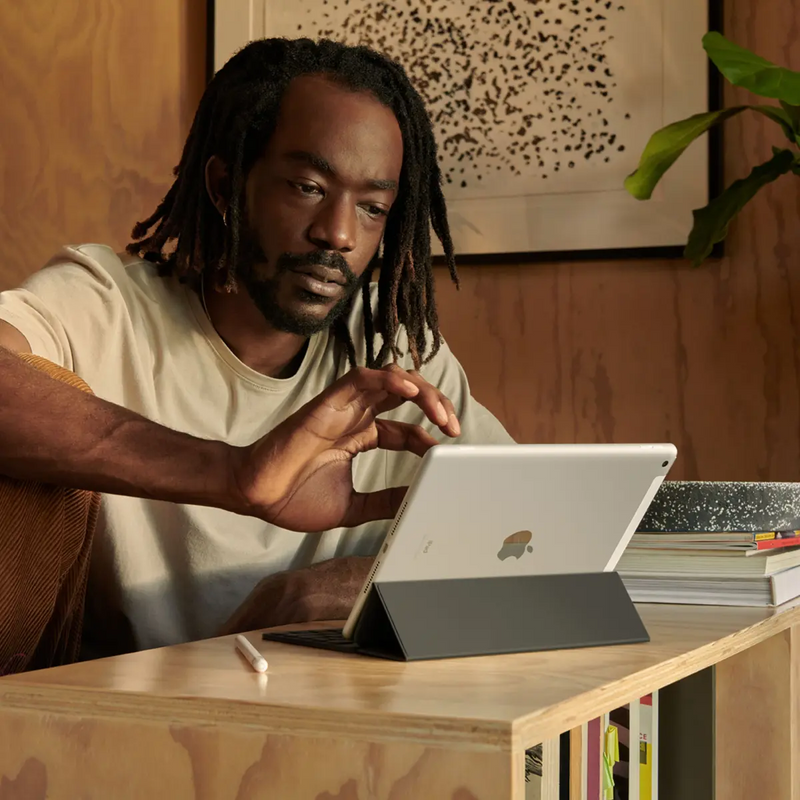 iPad 10.2-inch (9th gen) Wi-Fi + Cellular 256GB - Space Grey.